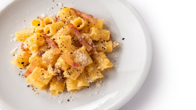 Eu aprendi o segredo do macarrão a carbonara perfeito e nunca mais usei creme de leite