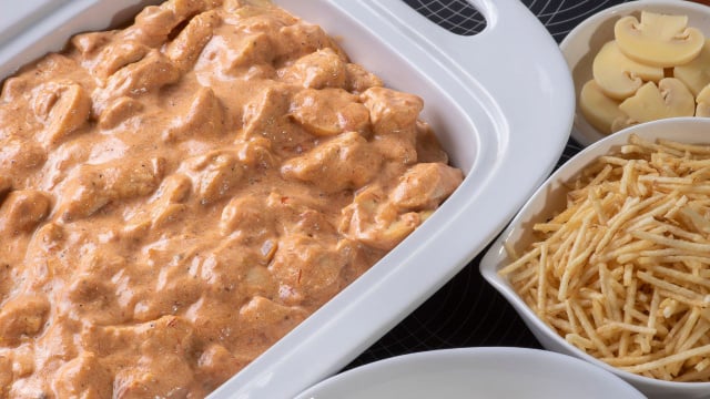 Eu aprendi como fazer strogonoff de frango bem cremoso em casa, um truque simples transformou o prato