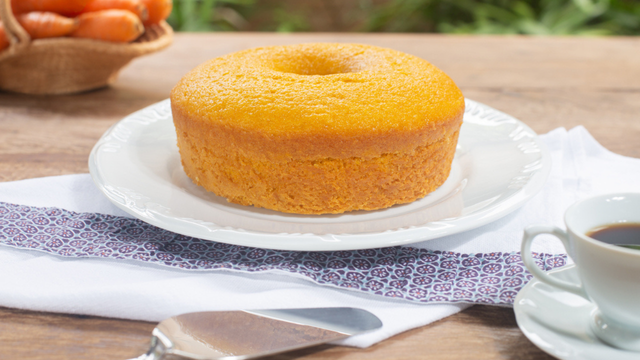 Sem farinha, sem açúcar, mas ideal para o lanche da tarde: bolo de cenoura com uma receita bem simples