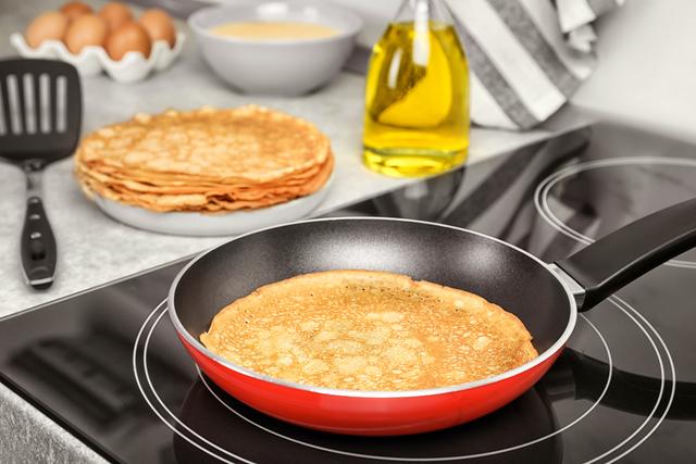 O truque para recuperar o antiaderente da panela em um minuto com um único ingrediente da cozinha