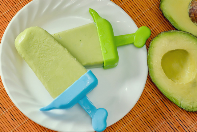 É vitamina no palito: picolé de abacate é uma forma diferente de aproveitar esse ingrediente nutritivo na sobremesa