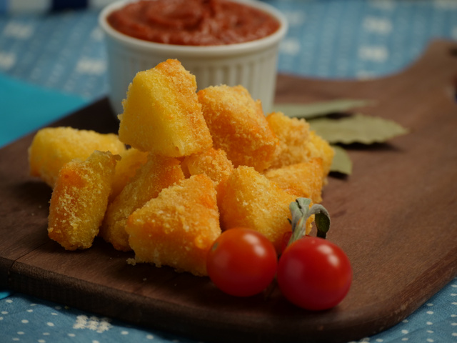Gourmet, fácil e rápido de fazer: queijo empanado na airfryer é a receita de petisco que você tem que testar