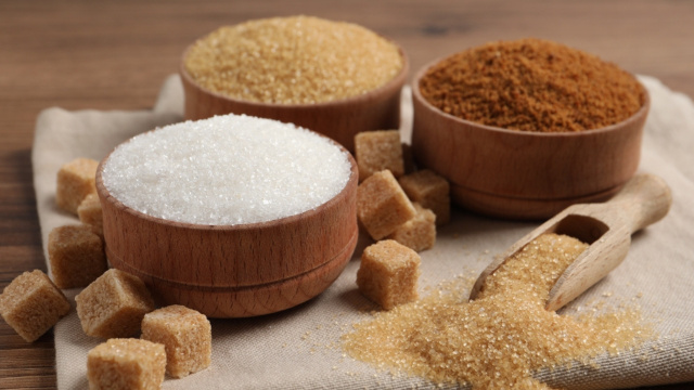 Afinal, algum açúcar é saudável? Saiba como cada tipo (refinado, de coco, mascavo, demerara...) impacta os níveis de açúcar no sangue