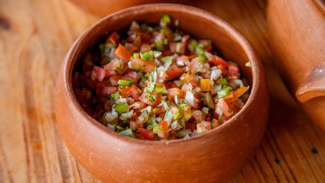 O molho vinagrete não pode faltar no churrasco de Dia dos Pais (Créditos: TudoGostoso)