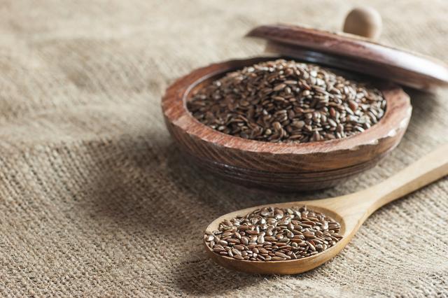 Comer linhaça te deixa mais magro? Saiba os efeitos da semente na sua dieta