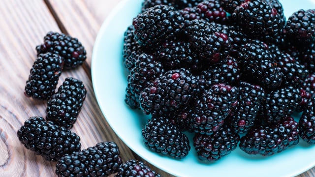 Existem várias maneiras de adicionar essa fruta deliciosa na sua alimentação (Créditos: Shutterstock)