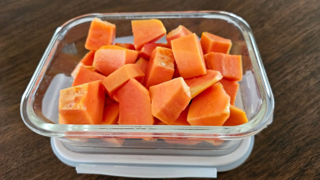 Zero desperdício: esse é o melhor jeito para cortar o mamão e consumir durante a semana!