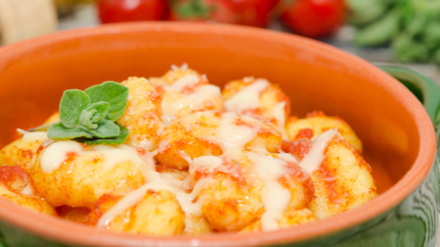 Nhoque de mandioca que derrete na boca: massa deliciosa não fica com gosto de farinha e é muito fácil