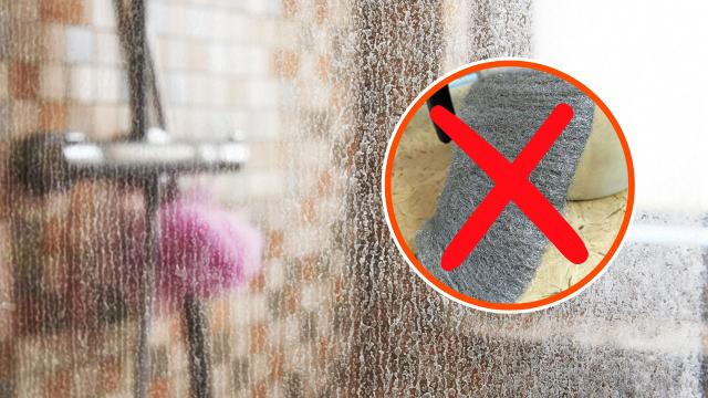 Nem bombril, nem esponja mágica: esse é o utensílio indispensável para limpar o seu box de vidro