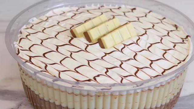 Esse é o MELHOR bolo alagado de dois amores que já comi: molhadinho e fácil de fazer