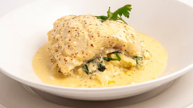 Os chefs bascos concordam: o melhor molho de peixe não é engrossado com creme de leite ou farinha, o segredo é mexê-lo bem