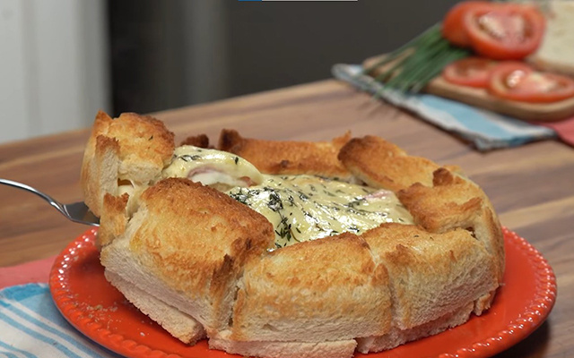 Eu não imaginava que um misto quente de forno pudesse ser tão grande e tão gostoso para substituir o jantar