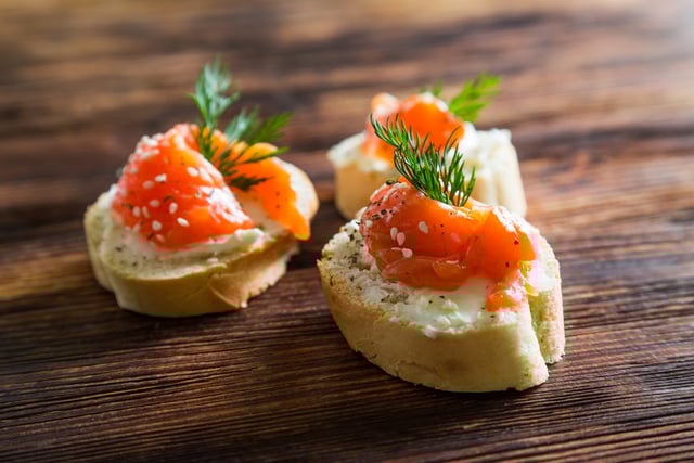 Canapé de salmão para a ceia de Natal. (créditos: Shutterstock)