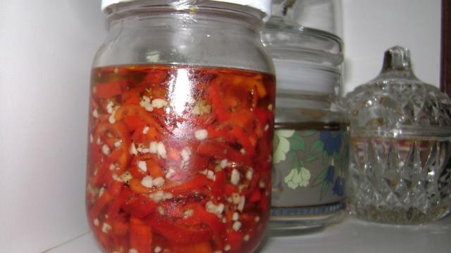 Molho de pimenta caseiro com óleo de girassol vai dar um toque especial nas suas comidas