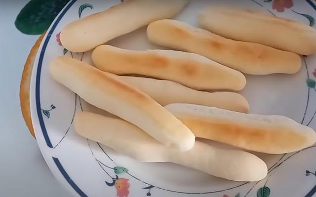 Receita simples de palitinho crocante de tapioca: só 2 ingredientes e um lanche pronto em poucos minutos