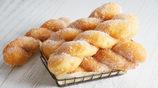 O segredo italiano do brioche perfeito: aprendi como fazer treccine com açúcar mais macio para um café da manhã dos sonhos