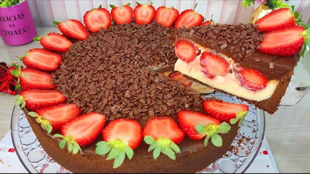 Torta bombom de morango é a sobremesa de Natal perfeita para encantar sua família e amigos na ceia!