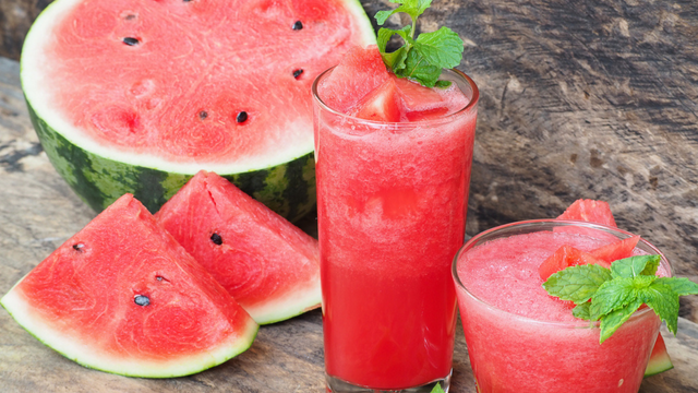 Por que você deve incluir o suco de melancia com hortelã na sua rotina neste verão? Os benefícios vão te surpreender