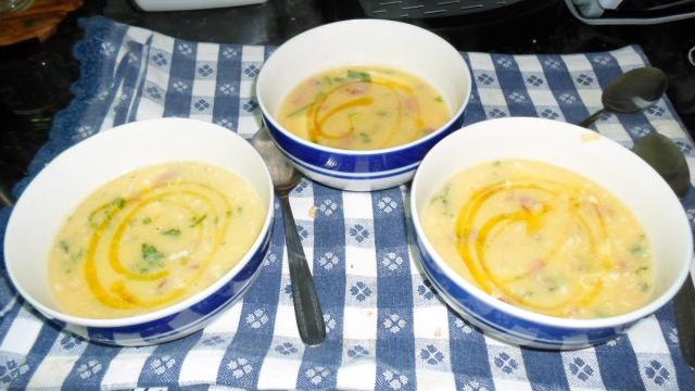 Sopa de fubá com linguiça (Créditos: TudoGostoso)