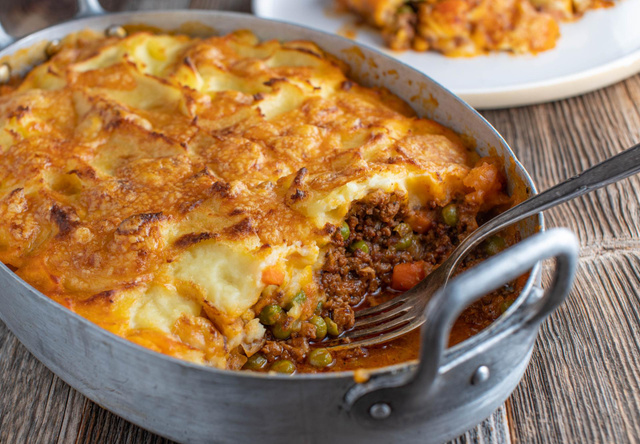 Conheça a Shepherd’s Pie, a tradicional torta de carne inglesa que deu origem ao nosso escondidinho de batata