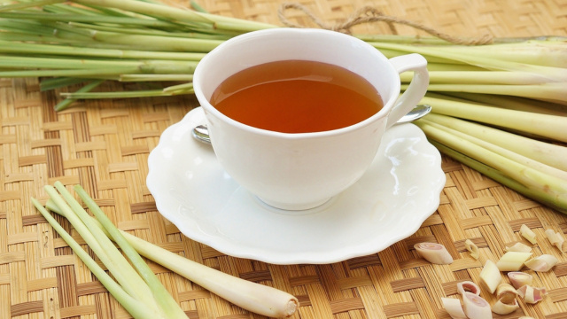 Efeitos colaterais imprevistos do chá de capim-limão: bebida com benefícios mentais, sedativos e antioxidantes tem um porém inesperado