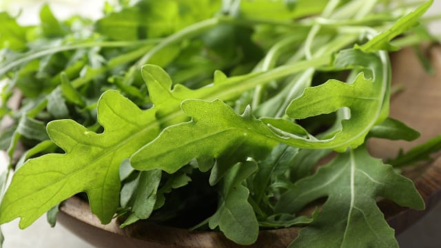 Um tipo de vegetal, apelidado de "erva da libido", é um superalimento que faz bem ao coração e aos ossos