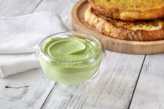 Maionese de abacate é o molho vegano que fica perfeito com qualquer lanche ou petisco