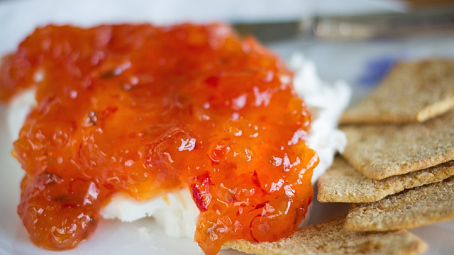 Melhor que de restaurante: a geleia de pimenta caseira do TudoGostoso combina com qualquer petisco e é muito fácil de fazer