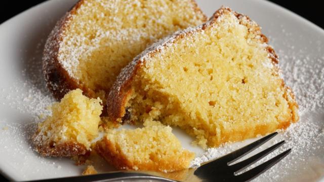 A receita de bolo de limão de apenas 3 passos que equilibra o cítrico e o doce com perfeição
