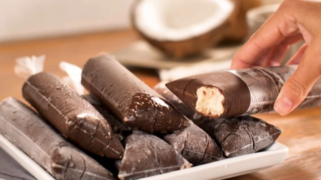 25 receitas de geladinho pra ser feliz no verão: tem sacolé gourmet, chup-chup cremoso e muito mais!