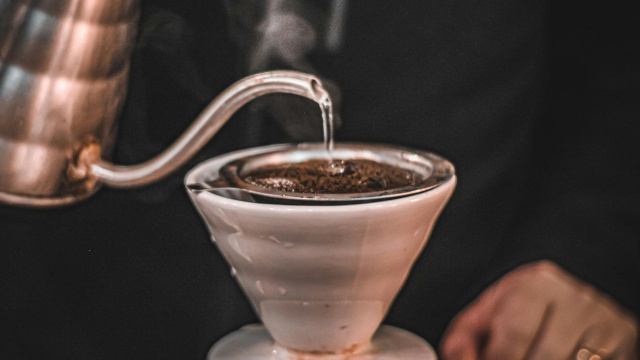 Se você usa água da torneira para fazer café, pare agora, ela pode ser o motivo da bebida ruim