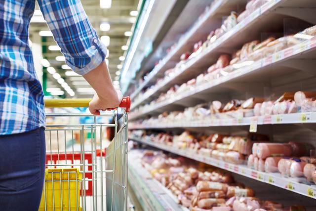 Por que é mais barato comer ultraprocessados do que alimentos saudáveis e o que podemos fazer para melhorar isso