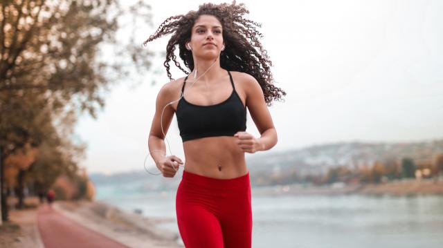 Coloque esses exercícios no seu treino diário se você sofre com ansiedade, estudo mostra os benefícios!