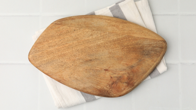 Lucas Zanandrez, biomédico: "Com quantos anos você descobriu que essas manchas na tábua não são sujeira, mas sim fungos?"