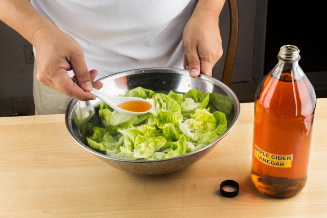 Erro GRAVE: pare agora mesmo de higienizar frutas e legumes com o vinagre