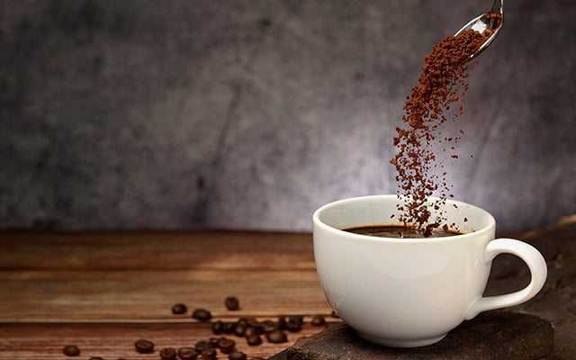 Café instantâneo ou café moído: qual tem mais cafeína? Os especialistas têm a resposta!