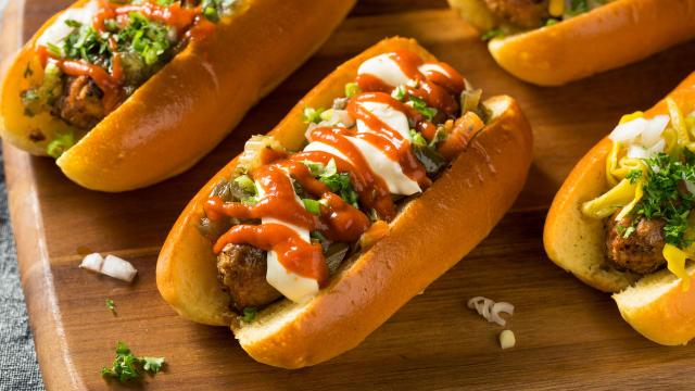 O cachorro-quente vegano vai se tornar uma tradição na sua Festa Junina (Créditos: Shutterstock)