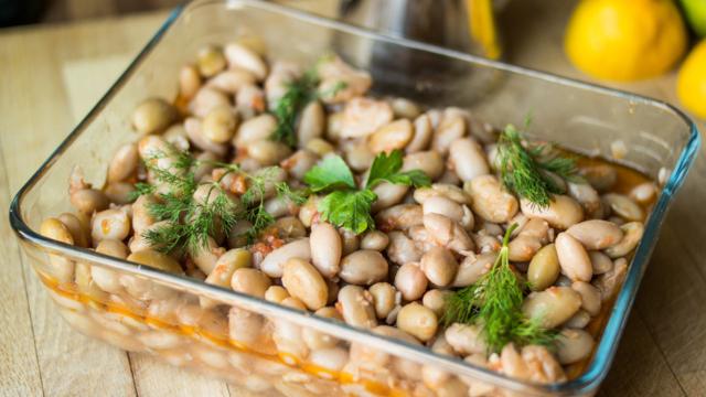 Sigo essa receita de feijão-de-corda que aprendi com minha avó e toda minha família adora!
