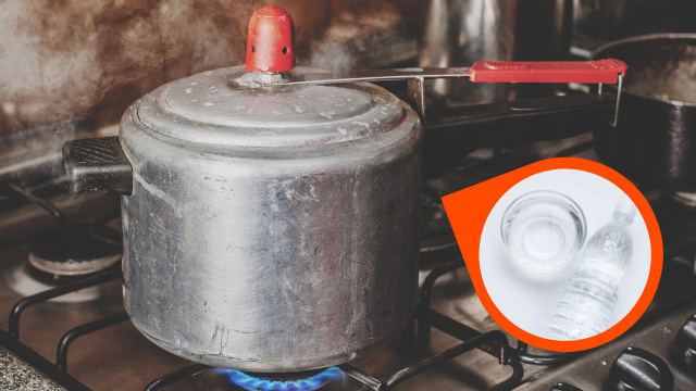 Poucas pessoas sabem, mas aprendi com a minha avó: algumas gotas de vinagre limpam a panela de pressão sem esforço