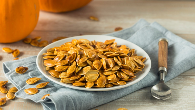 O superalimento do outono: por que você deveria comer semente de abóbora todos os dias