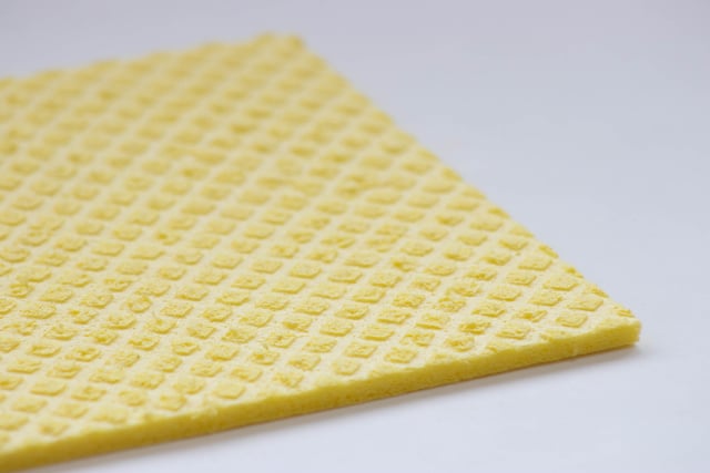 Pano de celulose limpam bem e ajudam a reduzir a liberação de microplásticos no meio ambiente. (créditos: Shutterstock)