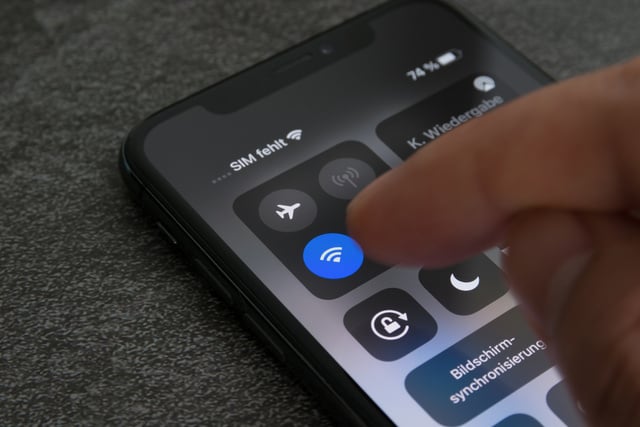 Desligar o wi-fi do celular antes de sair de casa é questão de segurança (Créditos: Shutterstock)