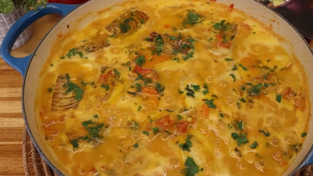 A receita de moqueca de peixe que sumiu dos almoços de família e voltou mais saborosa do que nunca