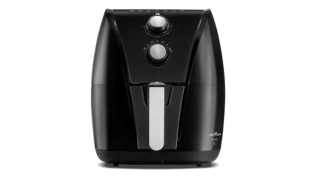  A Air Fryer Britania conta com 4,5 litros e é uma excelente opção para quem busca melhor preço (Créditos: Britania/Mercado Livre)