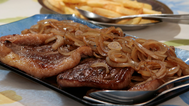 Prato faz sucesso nos restaurantes! (Créditos: Canva)