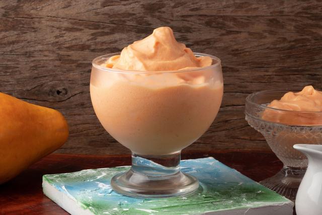 Sorvetes feitos com frutas são muito fáceis de serem feitos. (Créditos: Shutterstock)