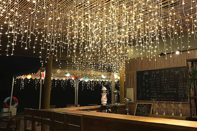 Pisca-pisca cascata com desconto: transforme sua casa em um espetáculo de luzes neste natal!