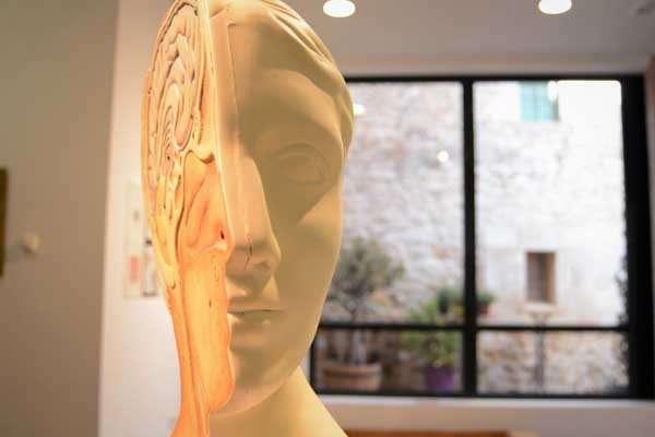 O único museu da Europa dedicado ao olfato fica nesta pequena cidade na Espanha; você pode sentir quase 100 aromas