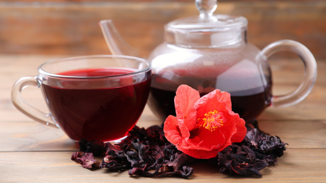 A flor de hibisco tem excelentes benefícios, mas se você sofre dessas doenças, não consuma