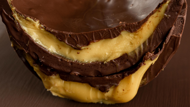 Ovo trufado de maracujá é MUITO mais fácil de fazer do que você imagina e perfeito para presentear